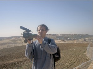 Emad Burnat coréalisateur de Five Broken Cameras qui viendra sur place échanger avec nous sur  la situation à Bill'in et en Palestine.