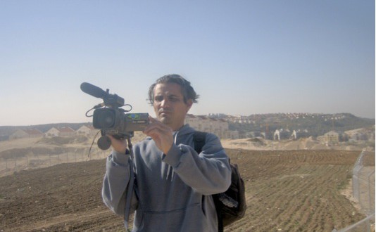Emad Burnat coréalisateur de Five Broken Cameras qui viendra sur place échanger avec nous sur  la situation à Bill'in et en Palestine.
