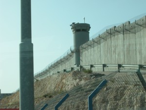 Le mur construit par Israël autour des territoires palestiniens occupés