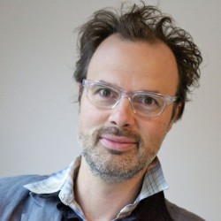 domlebo, auteur-compositeur-interprète. Photo © Marcel Renaud