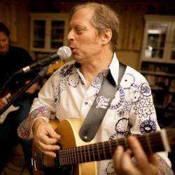 Louis-Dominique Lévesque, comédien jeunesse, auteur-compositeur, interprète