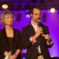 Judi Richards et domlebo