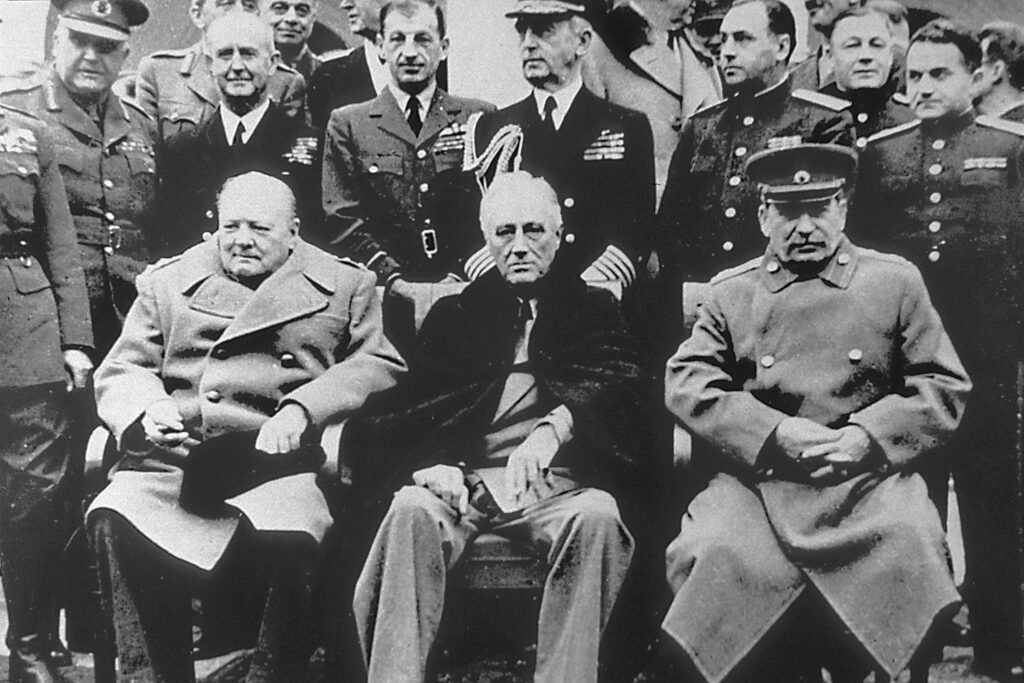 Churchill, Roosevelt et Staline à Yalta en février 1945.