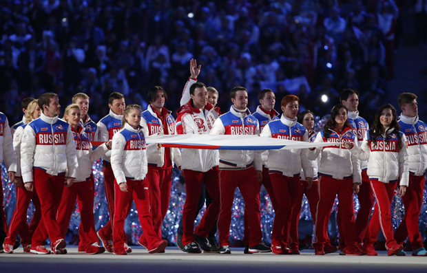 Russia's athletes carry their national flag in the closing ceremony for the Sochi 2014 Winter Olympic Games February 23, 2014. REUTERS/Lucy Nicholson (RUSSIA - Tags: SPORT OLYMPICS) - RTX19DDG
